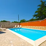 House Puntizela With Big Pool 32M2 - 747 Сasa de vacaciones Pula