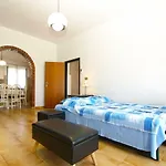 House Puntizela With Big Pool 32M2 - 747 Pula
