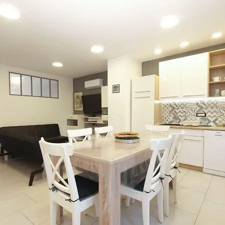 Prázdninový dům House Puntizela With Pool 747 *