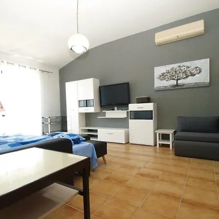 House Puntizela 850M From The Beach - 747 * 풀라