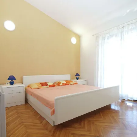 펜션 House Puntizela 850M From The Beach - 747 풀라