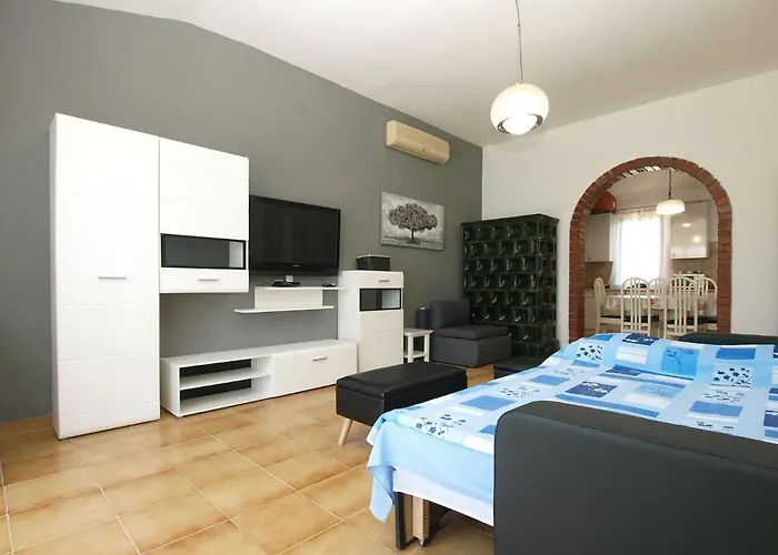 度假居 House Puntizela With Pool 747 普拉